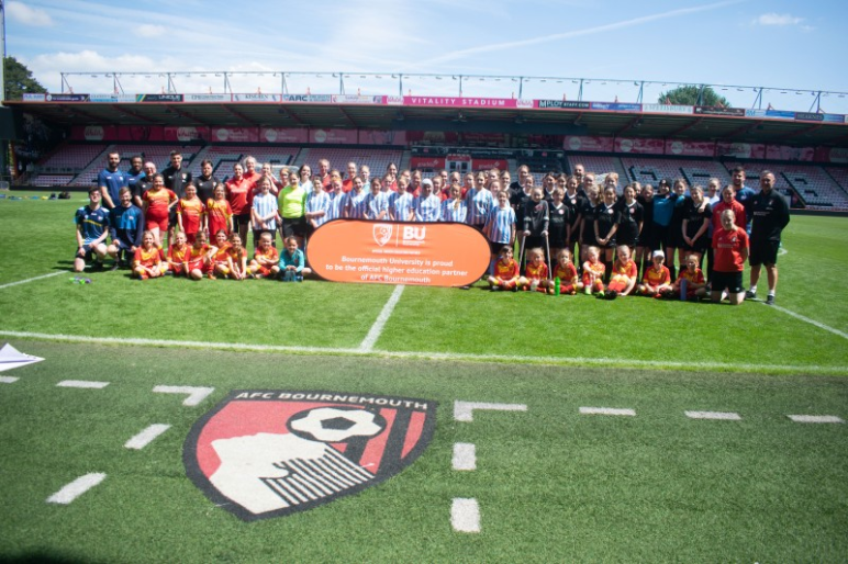 伯恩茅斯大学在活力体育场举办女子足球节